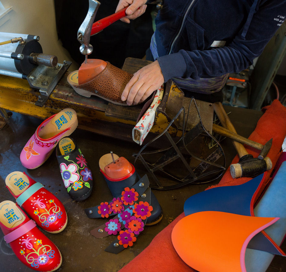 Tessa Clogs / Swedish Clog Cabin logo
