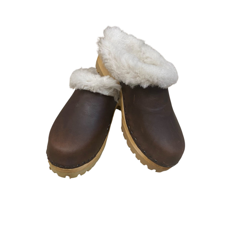  Shearling Lined Clog on the mountain sole in the cocoa leather with cream shearling.