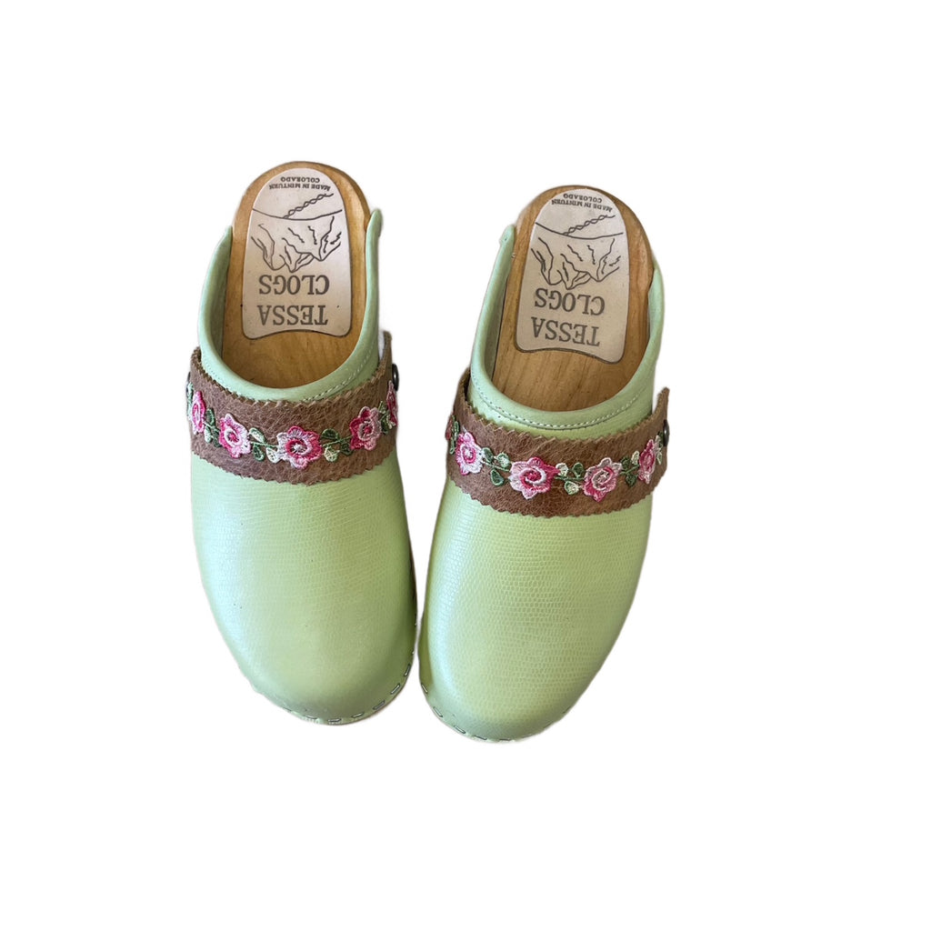 Traditional Heel in your choice of Featured Leather and Gretel Snap Strap