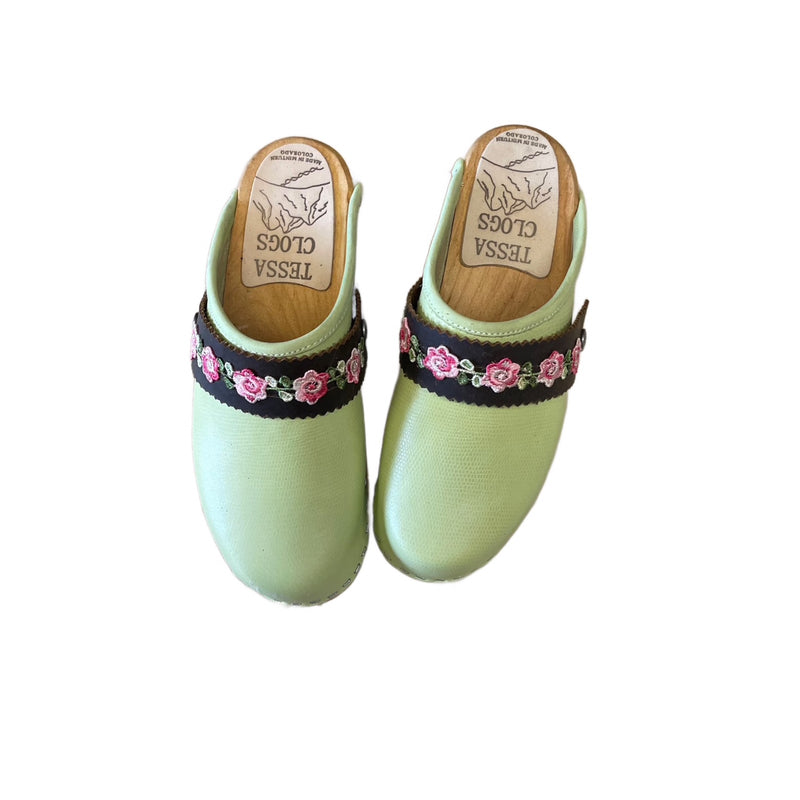 Traditional Heel in your choice of Featured Leather and Gretel Snap Strap