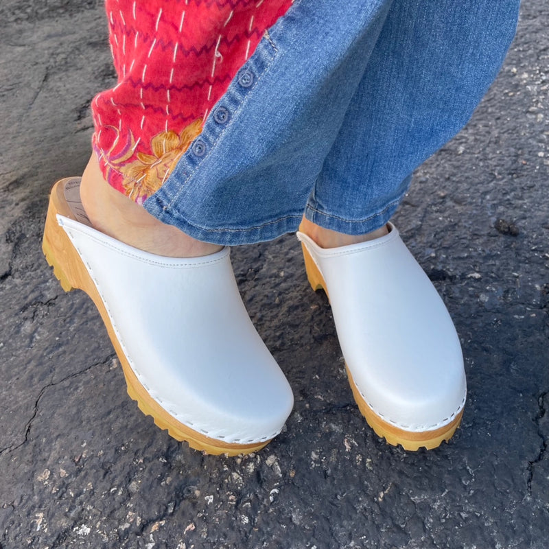 White Mountain Clogs