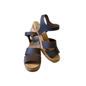 High Heel Emma sandal in Raisin