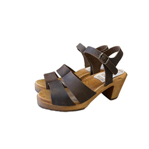 High Heel Emma sandal in Raisin