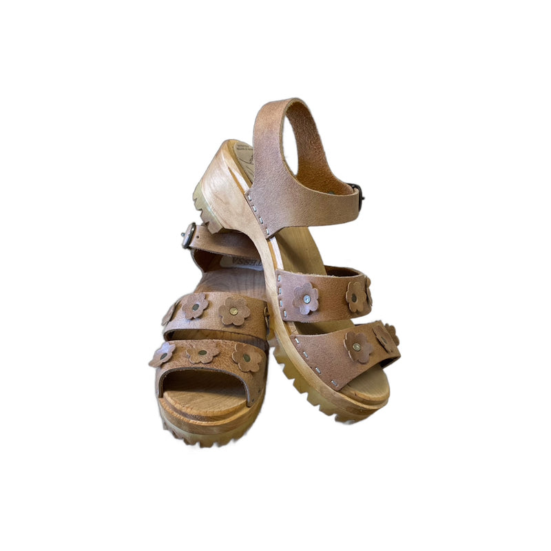 Mountain Sole Emma Flower Sandal in Macaroon