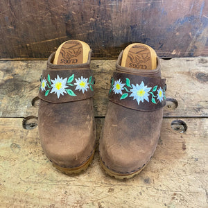 Mountain Sole Distressed Brown with Edelweiss Snap Strap
