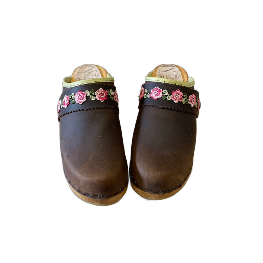 Traditional Heel Raisin with Pistachio Edgeband and Gretel Snap Strap