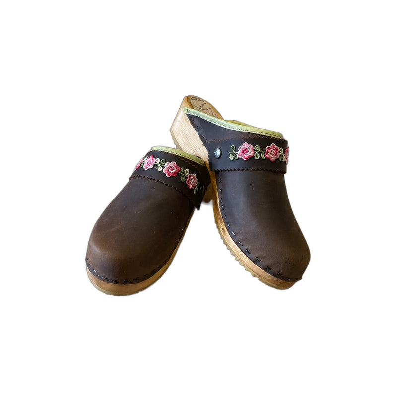 Traditional Heel Raisin with Pistachio Edgeband and Gretel Snap Strap