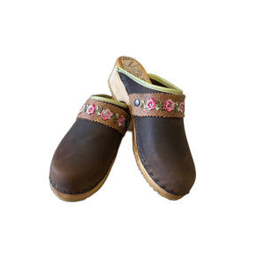 Traditional Heel Raisin with Pistachio Edgeband and Gretel Snap Strap