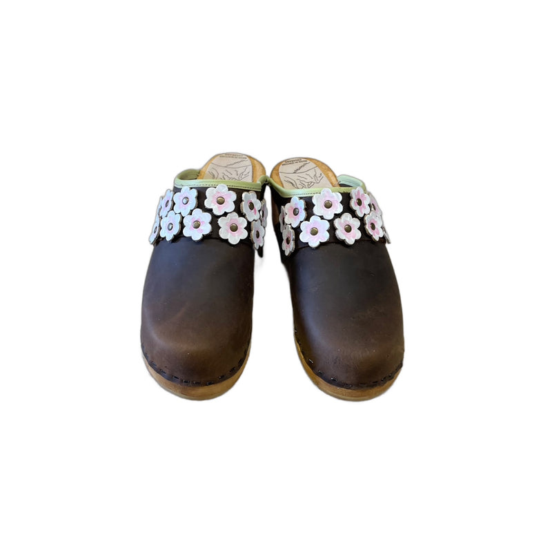 Traditional Heel Raisin with Pistachio Edgeband and Cherry Blossom Linnes Snap Strap