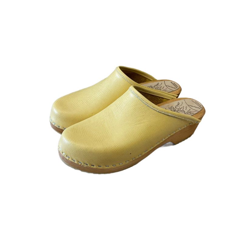 Traditional Heel in your choice of Textured Lizard Featured Leather