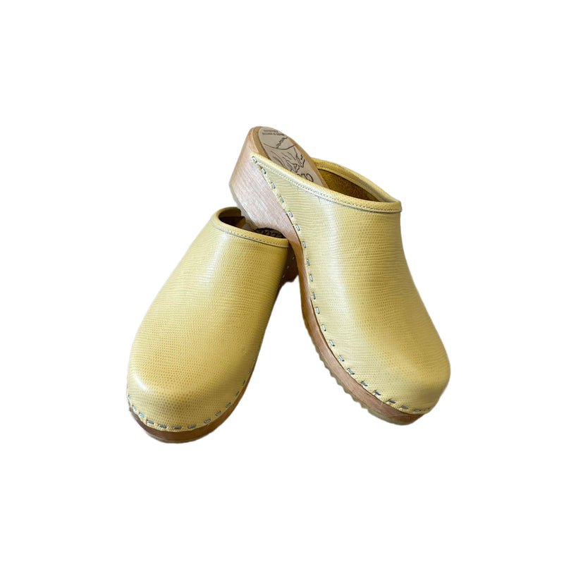 Traditional Heel in your choice of Textured Lizard Featured Leather