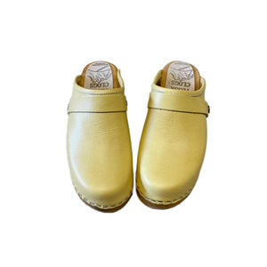 Traditional Heel in your choice of Textured Lizard Featured Leather