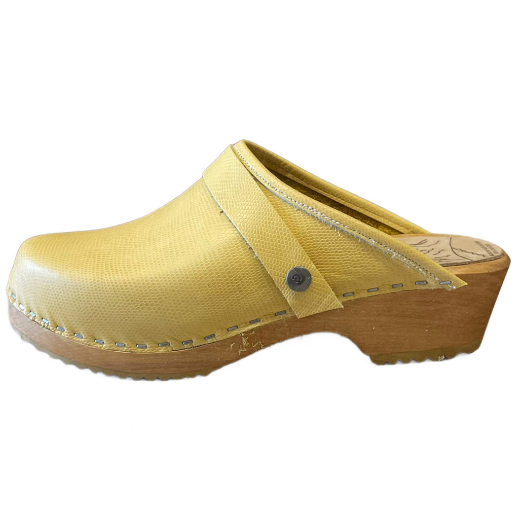 Traditional Heel in your choice of Textured Lizard Featured Leather