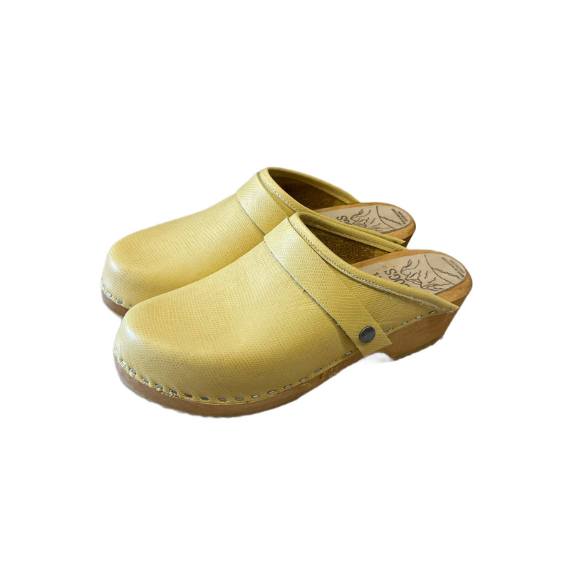 Traditional Heel in your choice of Textured Lizard Featured Leather