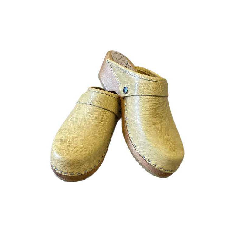Traditional Heel in your choice of Textured Lizard Featured Leather