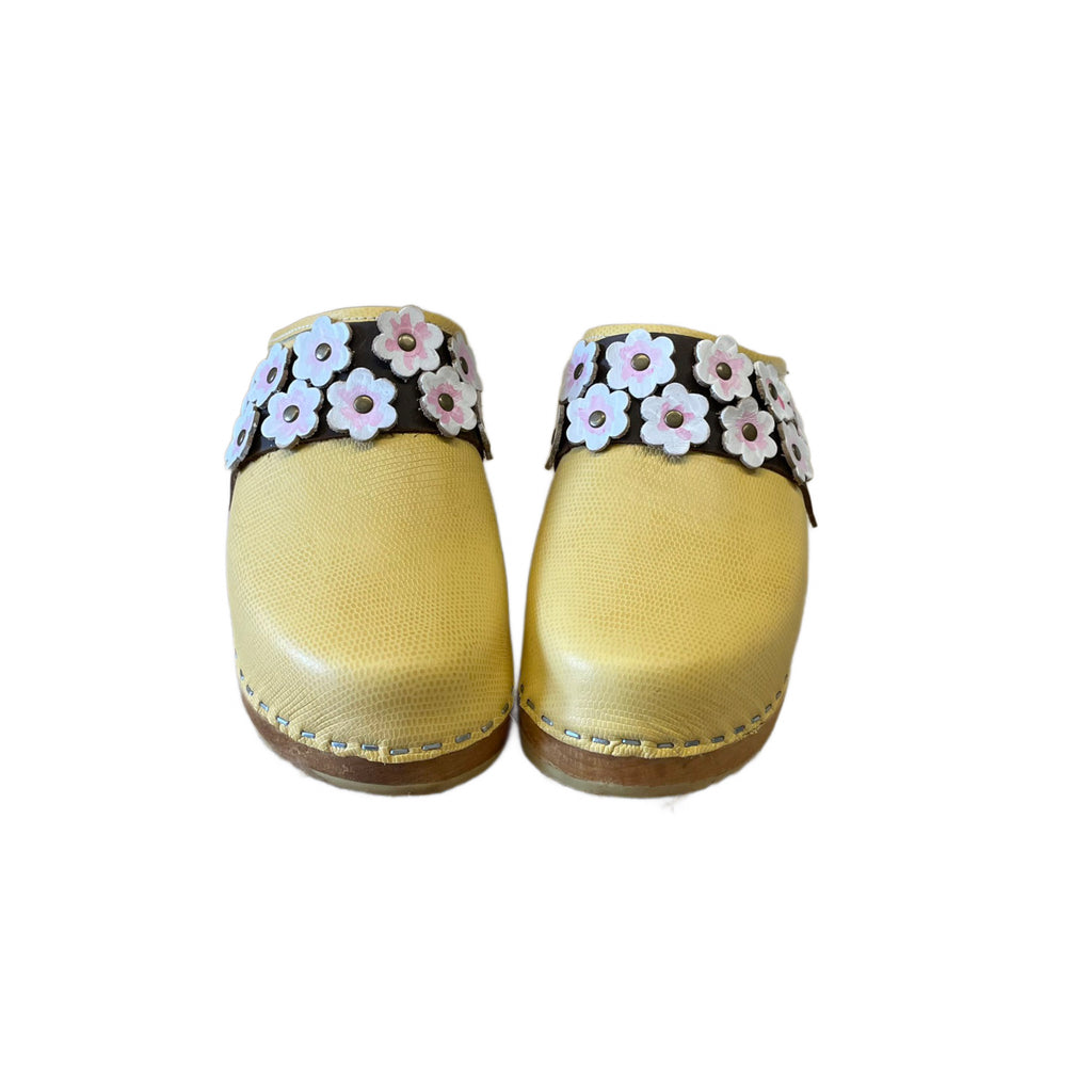 Traditional heel Banana Lizard with Linnea Snap strap