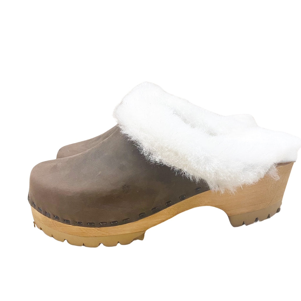 Chocolate Brown Oil Tanned Leather with Cream Shearling Mountain Sole Clogs