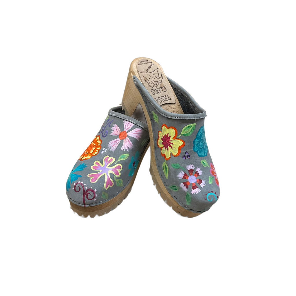 Light Gray High Heel Mountain Clogs with hand painted Blossom design