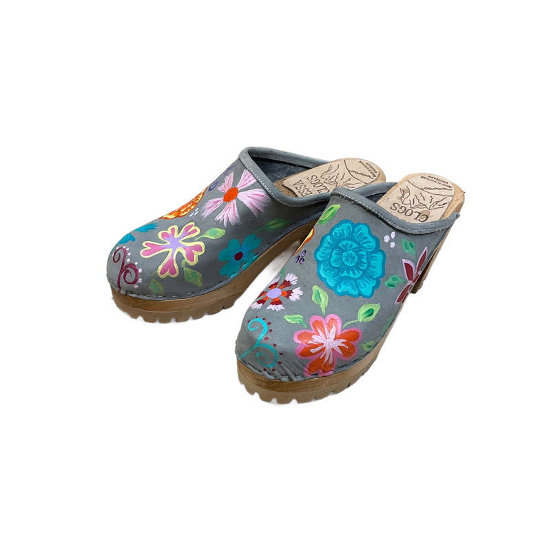 Light Gray High Heel Mountain Clogs with hand painted Blossom design