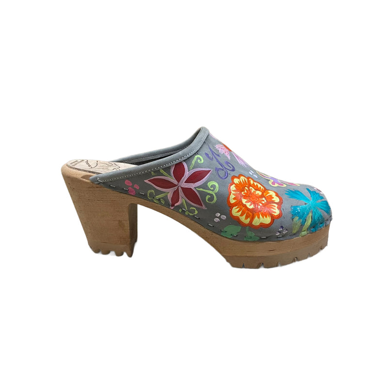 Light Gray High Heel Mountain Clogs with hand painted Blossom design