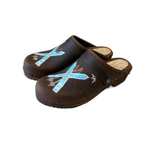 Mens Brown Oil Tanned Leather Clogs with hand painted Blue Skis