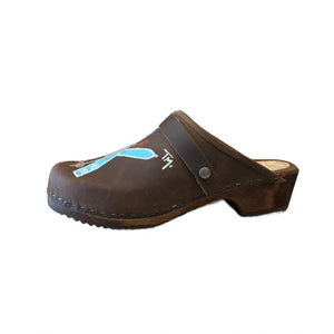 Mens Brown Oil Tanned Leather Clogs with hand painted Blue Skis