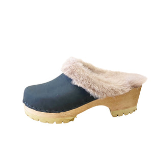 Black Oiled Nubuck Leather with a Light Mauve Shearling Insole and Edge Mountain Clog