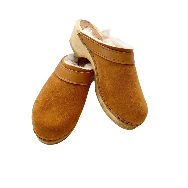 Traditional heel Saddle Tan Shearling Clogs
