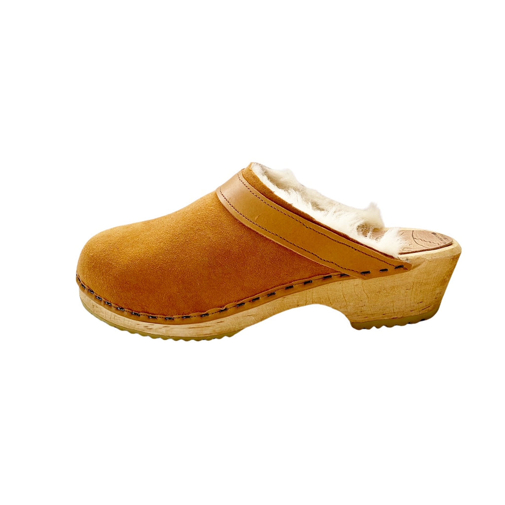 Traditional Heel Saddle Tan Shearling Clogs