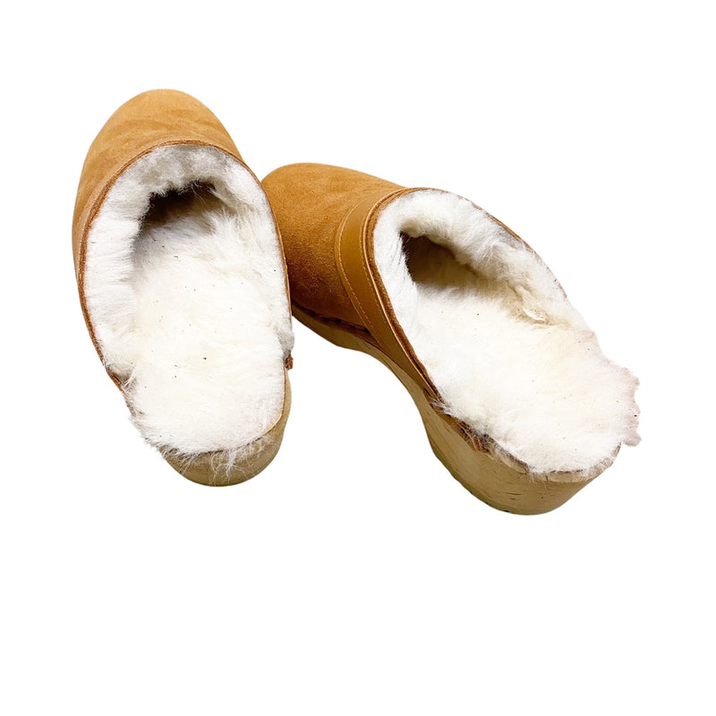 Traditional heel Fully Lined Saddle Tan Shearling Clogs