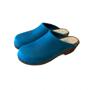 Traditional Heel in your choice of Featured Leather