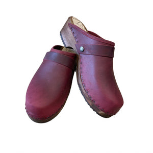 Black Cherry Traditional Heel Snap strap Clogs