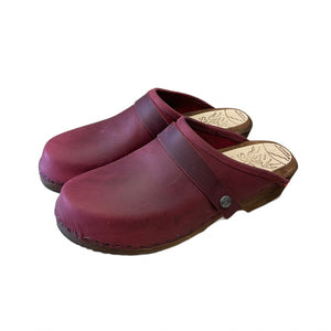 Black Cherry Traditional Heel Snap strap Clogs
