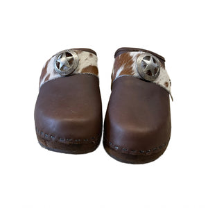 Chocolate Traditional Heel Cow print Snap strap Clog