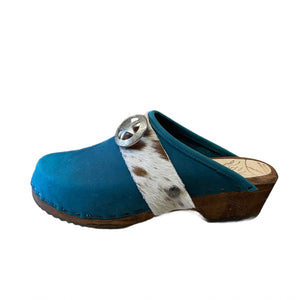 Pacific Blue Traditional Heel Cow print Snap strap Clog