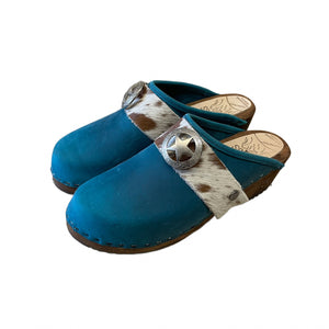 Pacific Blue Traditional Heel Cow print Snap strap Clog