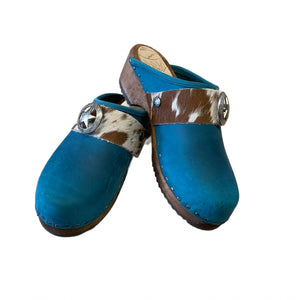 Pacific Blue Traditional Heel Cow print Snap strap Clog