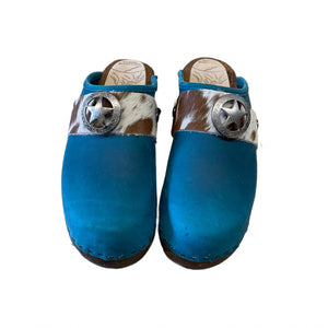 Pacific Blue Traditional Heel Cow print Snap strap Clog