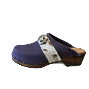 Traditional Heel in your choice of Featured Leather with Pony Montana Snap Strap