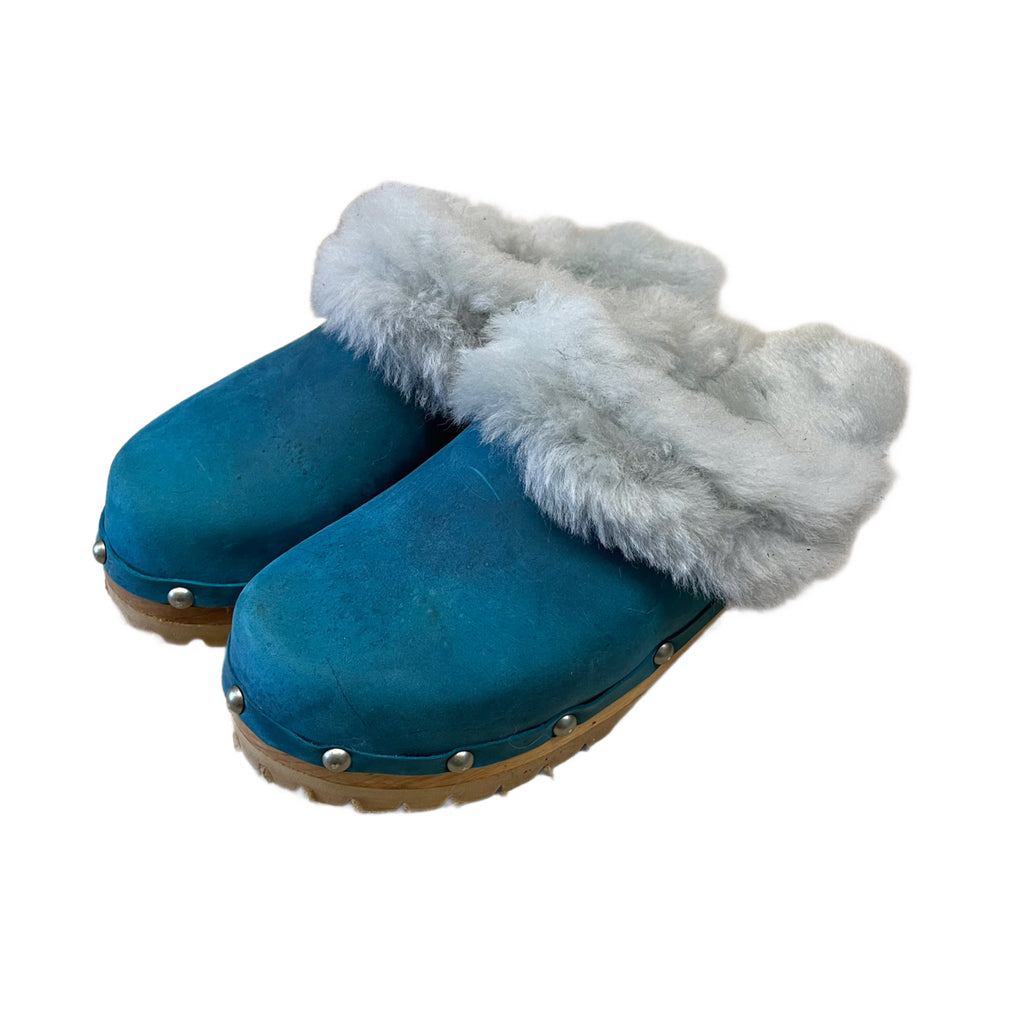 Pacific Blue Mountain Sole shearling Clogs with decorative nails