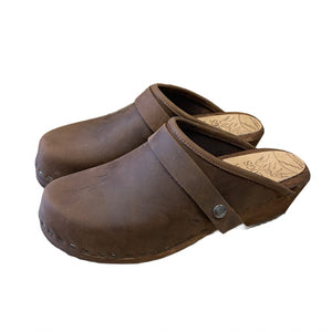 Chocolate Traditional Heel Snap strap Clogs