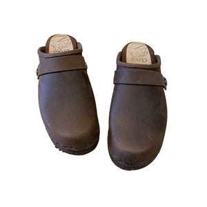 Chocolate Traditional Heel Snap strap Clogs