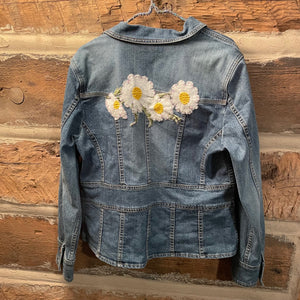 Denim jacket with floral embroidery 