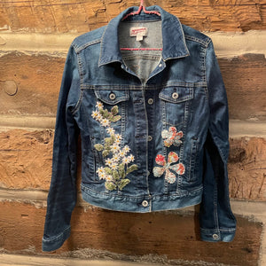 Denim jacket with floral embroidery 