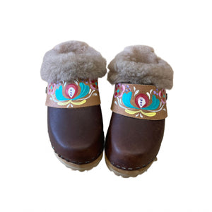 Brown Shearling Clogs with handpainted natural astrid strap