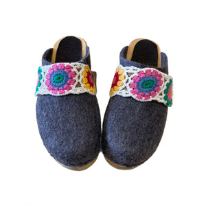 Antracite Vegan Wool  Clogs with Ribbon Snap Strap