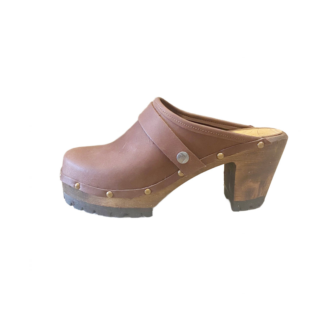 High Heel Mountain Brown Oil Tanned Leather with Decorative nails