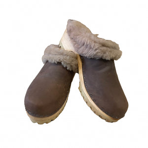 Mountain Sole Chocolate with Blush Shearling - Second Quality Sample Sale 60% off
