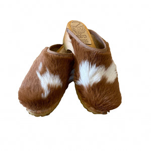 Tan and White furry calf hide mountain clogs