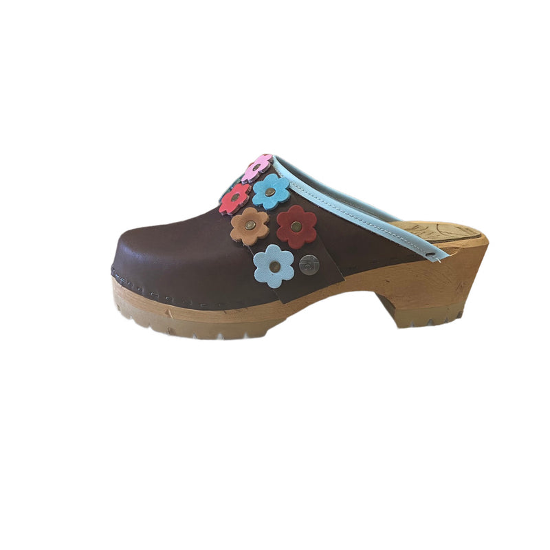 Cocoa Bean Oil Tanned Leather Mountain Clog with Light Blue edgeband and Multi colored Linnea Snap Strap